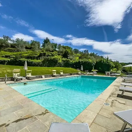 Апартаменты Charming With Shared Pool In Лоро-Чуффенна