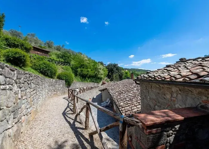 Charming With Shared Pool In Apartman Loro Ciuffenna